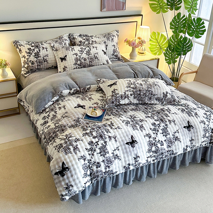 91家纺网 家纺一手货源 找家纺 富缦庭 2025新款泡泡牛奶绒床盖款四件套 花蝶情缘