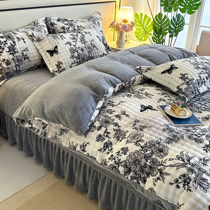 91家纺网 家纺一手货源 找家纺 富缦庭 2025新款泡泡牛奶绒床盖款四件套 花蝶情缘