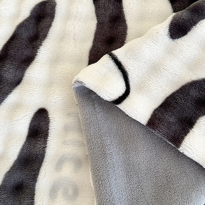 91家纺网 家纺一手货源 找家纺 富缦庭 2025新款泡泡牛奶绒床盖款四件套 可爱小猫