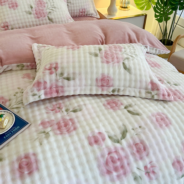 91家纺网 家纺一手货源 找家纺 富缦庭 2025新款泡泡牛奶绒床盖款四件套 玫瑰之约