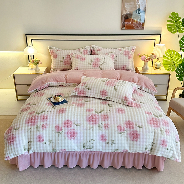 91家纺网 家纺一手货源 找家纺 富缦庭 2025新款泡泡牛奶绒床盖款四件套 玫瑰之约