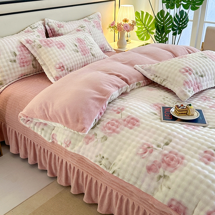 91家纺网 家纺一手货源 找家纺 富缦庭 2025新款泡泡牛奶绒床盖款四件套 玫瑰之约