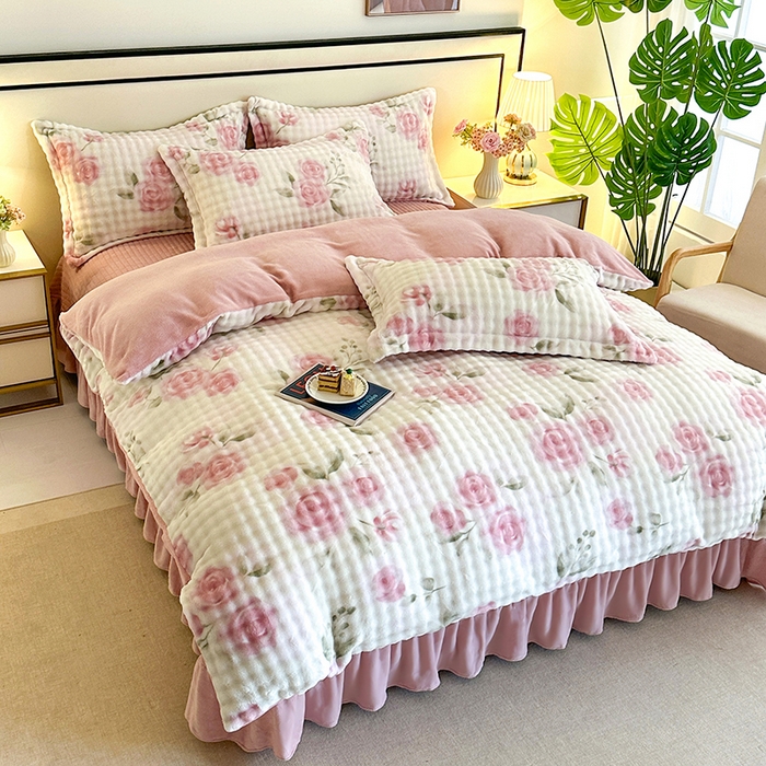 91家纺网 家纺一手货源 找家纺 富缦庭 2025新款泡泡牛奶绒床盖款四件套 玫瑰之约