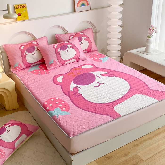 91家纺网 家纺一手货源 找家纺 一电 2025新款牛奶丝凉席床笠可水洗凉感丝凉席学生宿舍单人裸睡空调席-系列二 草莓大雄