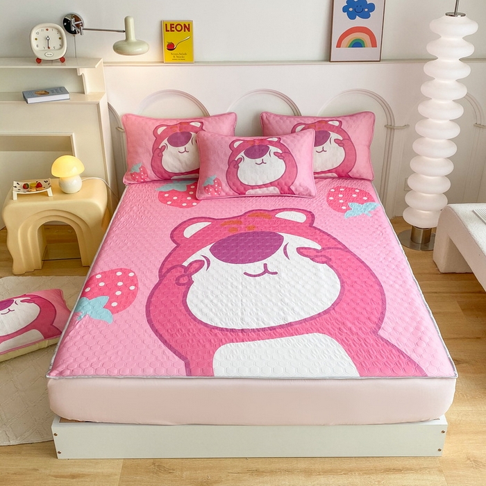 91家纺网 家纺一手货源 找家纺 一电 2025新款牛奶丝凉席床笠可水洗凉感丝凉席学生宿舍单人裸睡空调席-系列二 草莓大雄