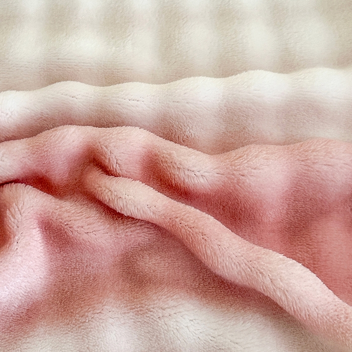 91家纺网 家纺一手货源 找家纺 富缦庭 2025新款泡泡牛奶绒床盖款四件套 条纹字母-粉