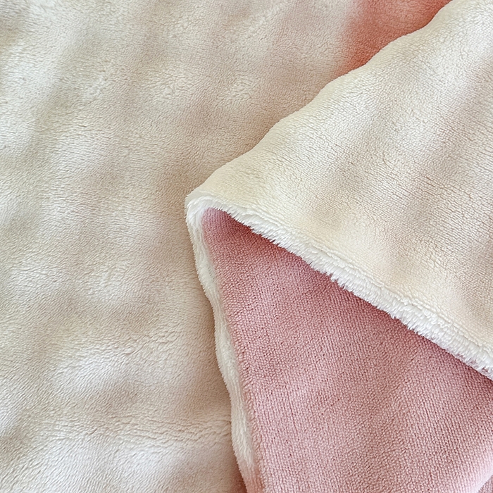 91家纺网 家纺一手货源 找家纺 富缦庭 2025新款泡泡牛奶绒床盖款四件套 条纹字母-粉