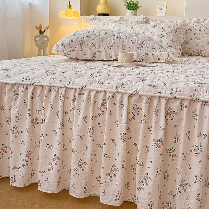 91家纺网 家纺一手货源 找家纺 鼎丰家纺 2025新款水洗皱皱纱夹棉床裙 春风十里