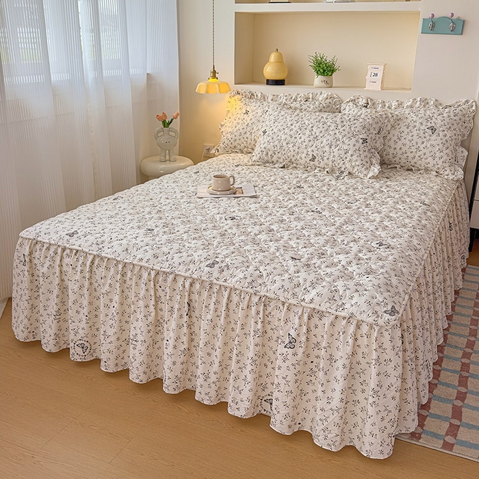 91家纺网 家纺一手货源 找家纺 鼎丰家纺 2025新款水洗皱皱纱夹棉床裙 蝶蝶飞舞