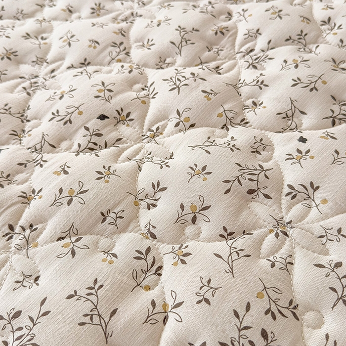 91家纺网 家纺一手货源 找家纺 鼎丰家纺 2025新款水洗皱皱纱夹棉床裙 蝶蝶飞舞