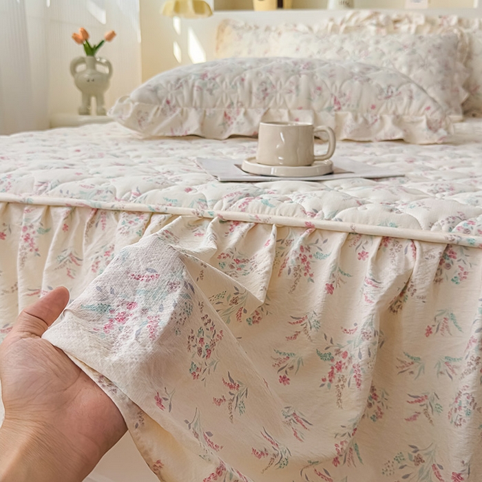 91家纺网 家纺一手货源 找家纺 鼎丰家纺 2025新款水洗皱皱纱夹棉床裙 奶昔蛋糕