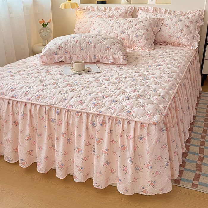 91家纺网 家纺一手货源 找家纺 鼎丰家纺 2025新款水洗皱皱纱夹棉床裙 芊芊花海