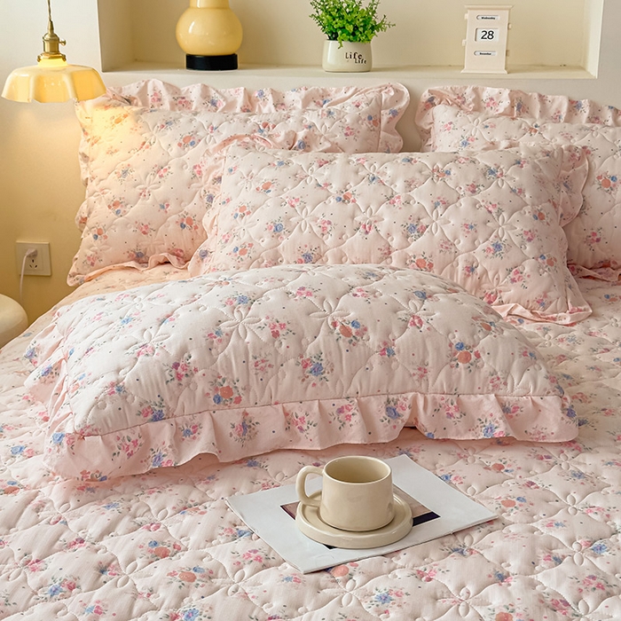 91家纺网 家纺一手货源 找家纺 鼎丰家纺 2025新款水洗皱皱纱夹棉床裙 芊芊花海