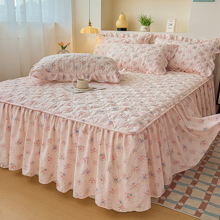 91家纺网 家纺一手货源 找家纺 鼎丰家纺 2025新款水洗皱皱纱夹棉床裙 芊芊花海