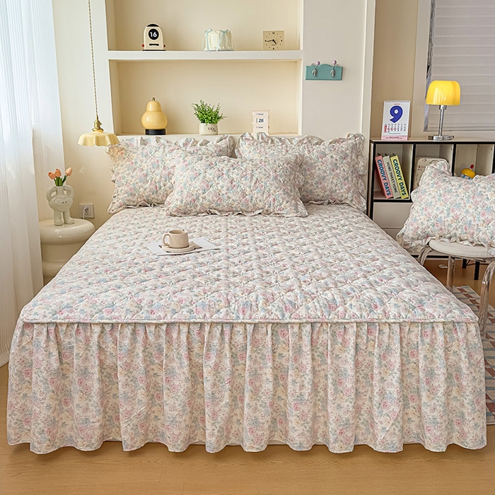 91家纺网 家纺一手货源 找家纺 鼎丰家纺 2025新款水洗皱皱纱夹棉床裙 童话花岛