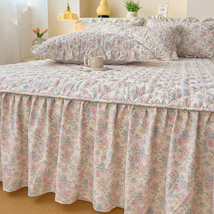 91家纺网 家纺一手货源 找家纺 鼎丰家纺 2025新款水洗皱皱纱夹棉床裙 童话花岛