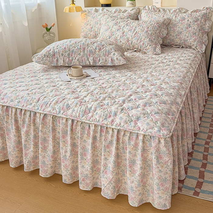 91家纺网 家纺一手货源 找家纺 鼎丰家纺 2025新款水洗皱皱纱夹棉床裙 童话花岛