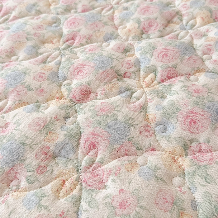 91家纺网 家纺一手货源 找家纺 鼎丰家纺 2025新款水洗皱皱纱夹棉床裙 童话花岛