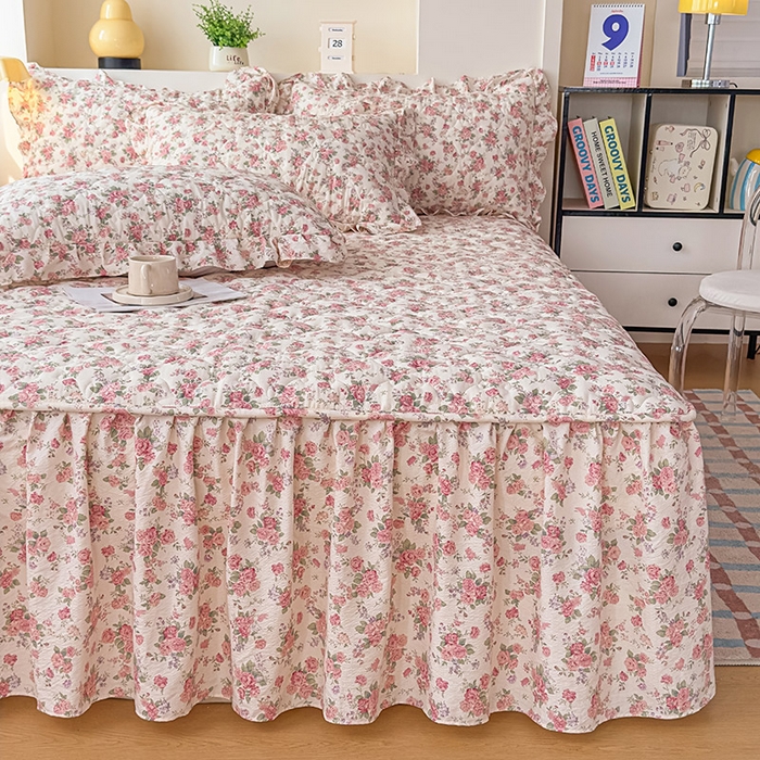 91家纺网 家纺一手货源 找家纺 鼎丰家纺 2025新款水洗皱皱纱夹棉床裙 星眠云野