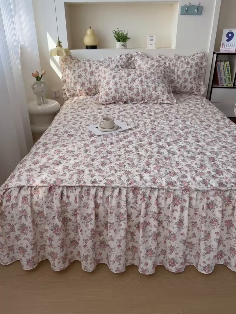 91家纺网 家纺一手货源 找家纺 鼎丰家纺 2025新款水洗皱皱纱夹棉床裙 星眠云野