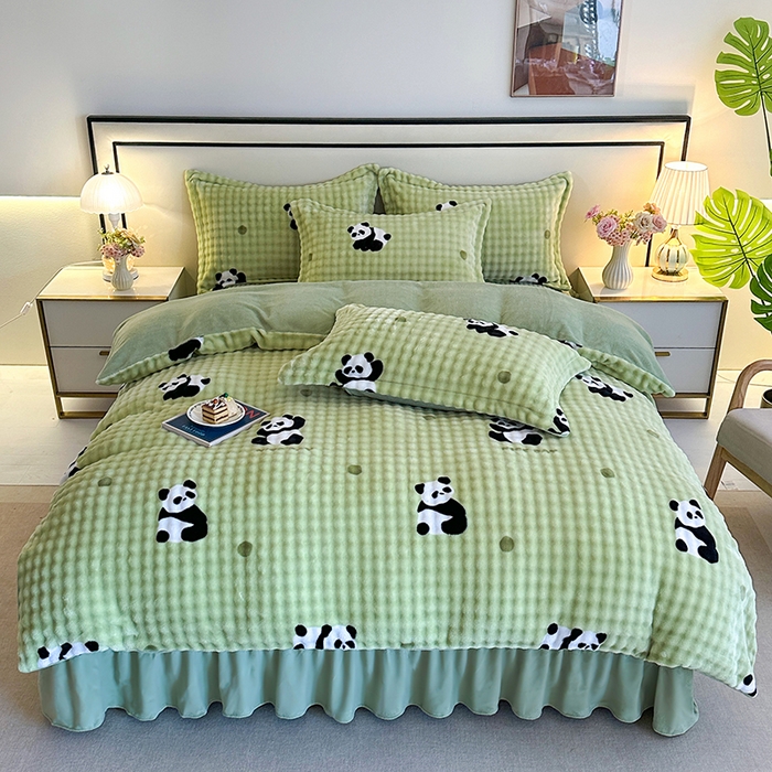 91家纺网 家纺一手货源 找家纺 富缦庭 2025新款泡泡牛奶绒床盖款四件套 熊猫绿