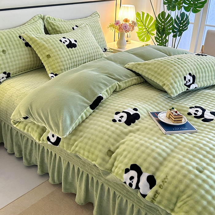 91家纺网 家纺一手货源 找家纺 富缦庭 2025新款泡泡牛奶绒床盖款四件套 熊猫绿