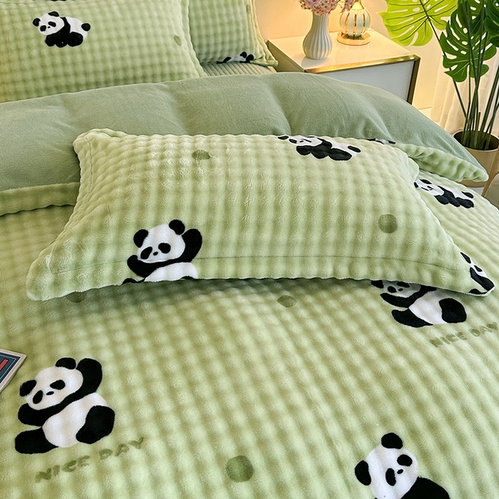 91家纺网 家纺一手货源 找家纺 富缦庭 2025新款泡泡牛奶绒床盖款四件套 熊猫绿