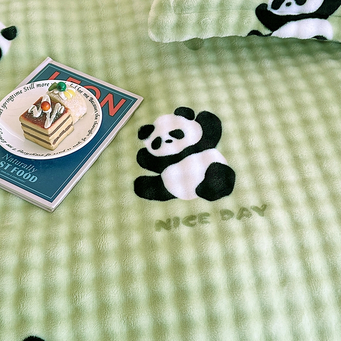 91家纺网 家纺一手货源 找家纺 富缦庭 2025新款泡泡牛奶绒床盖款四件套 熊猫绿