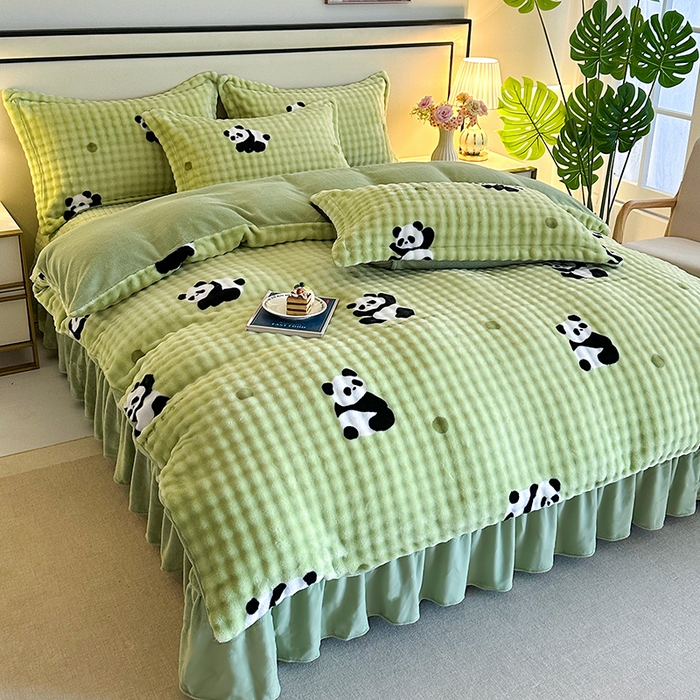 91家纺网 家纺一手货源 找家纺 富缦庭 2025新款泡泡牛奶绒床盖款四件套 熊猫绿