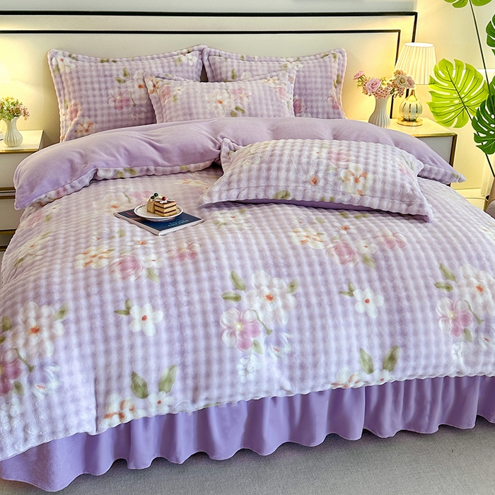 91家纺网 家纺一手货源 找家纺 富缦庭 2025新款泡泡牛奶绒床盖款四件套 紫色花朵