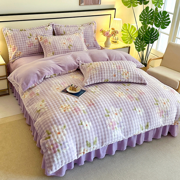 91家纺网 家纺一手货源 找家纺 富缦庭 2025新款泡泡牛奶绒床盖款四件套 紫色花朵