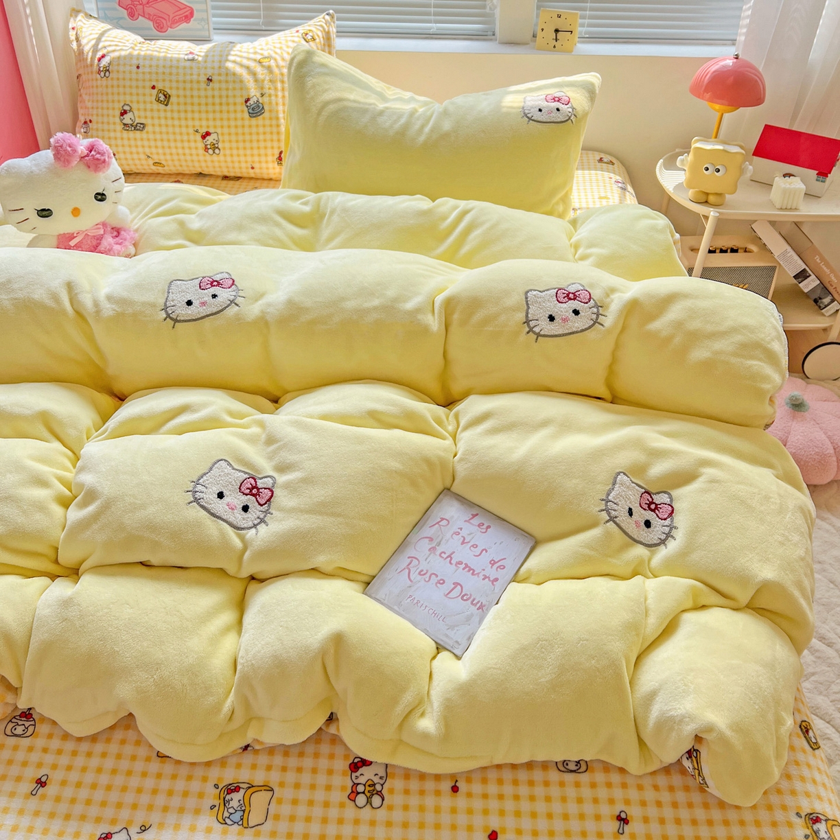 91家纺网 家纺一手货源 找家纺 （总）奈颜 2025新款甜小猫系列高克重牛奶绒毛巾绣四件套-提供买家秀