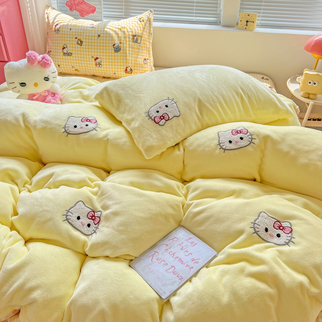 91家纺网 家纺一手货源 找家纺 （总）奈颜 2025新款甜小猫系列高克重牛奶绒毛巾绣四件套-提供买家秀