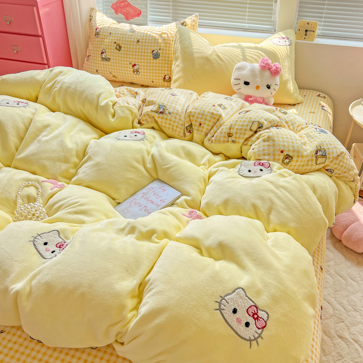 91家纺网 家纺一手货源 找家纺 奈颜 2025新款甜小猫系列高克重牛奶绒毛巾绣四件套-提供买家秀 甜小猫-奶黄