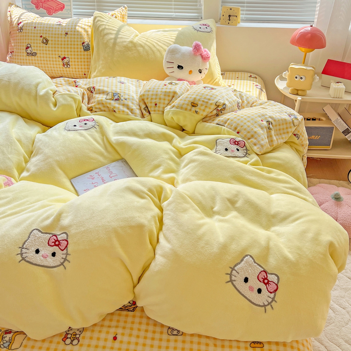 91家纺网 家纺一手货源 找家纺 奈颜 2025新款甜小猫系列高克重牛奶绒毛巾绣四件套-提供买家秀 甜小猫-奶黄