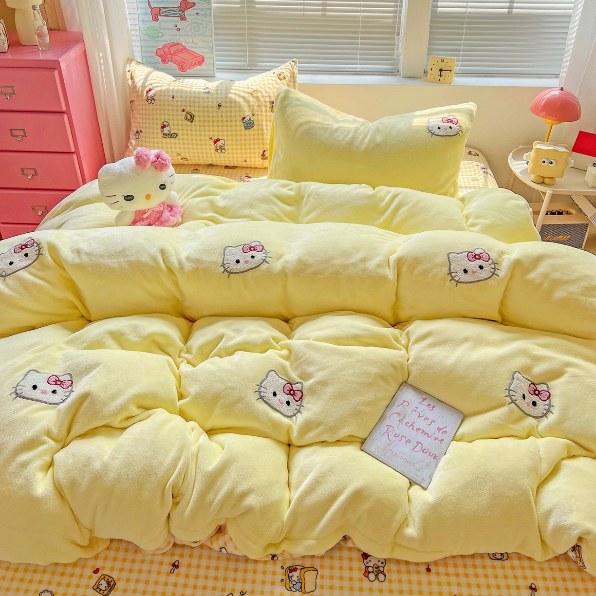 91家纺网 家纺一手货源 找家纺 奈颜 2025新款甜小猫系列高克重牛奶绒毛巾绣四件套-提供买家秀 甜小猫-奶黄