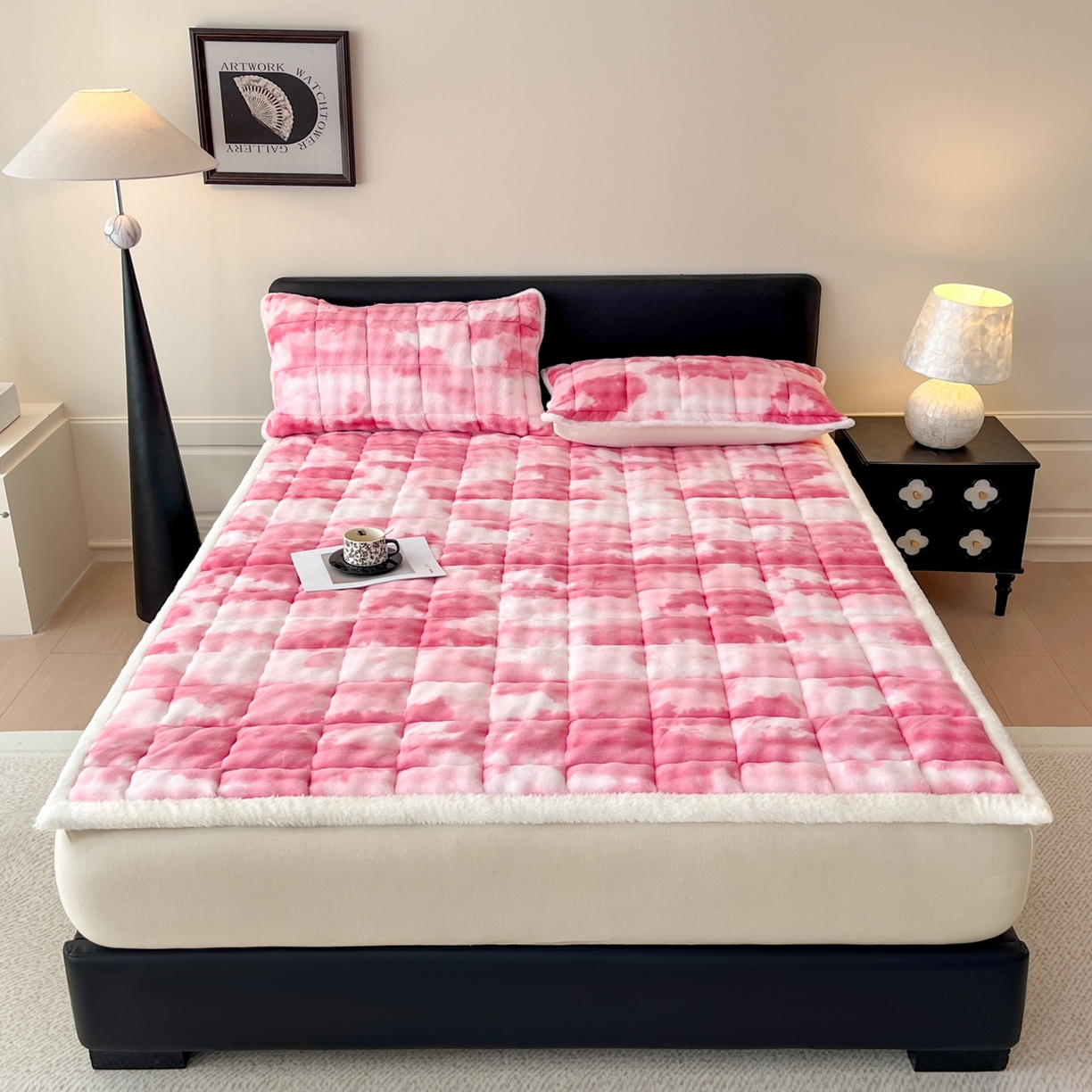 91家纺网 家纺一手货源 找家纺 卡伦家纺 2025新款兔毛绒高克重保暖床垫床褥 云端-脂粉