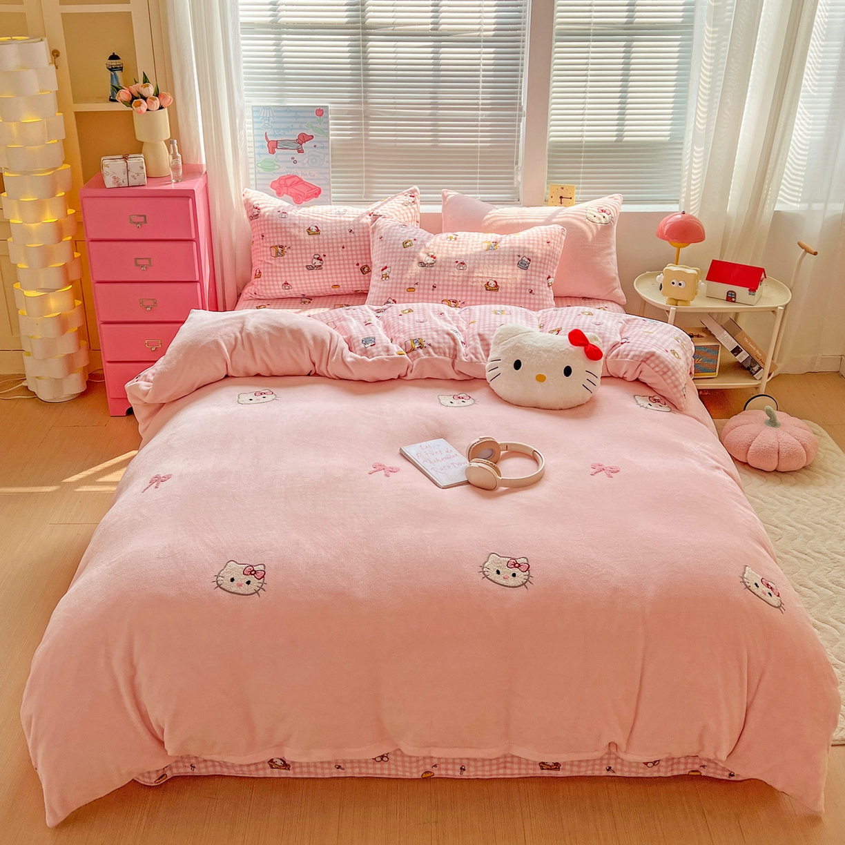 91家纺网 家纺一手货源 找家纺 奈颜 2025新款甜小猫系列高克重牛奶绒毛巾绣四件套-提供买家秀 甜小猫-浅粉