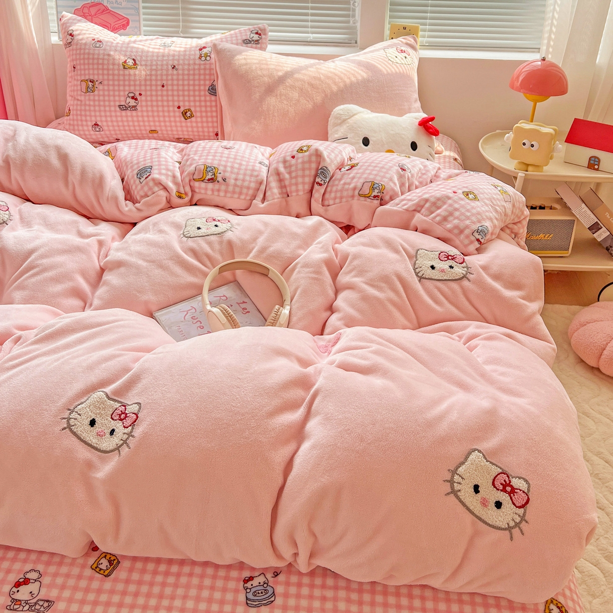 91家纺网 家纺一手货源 找家纺 奈颜 2025新款甜小猫系列高克重牛奶绒毛巾绣四件套-提供买家秀 甜小猫-浅粉