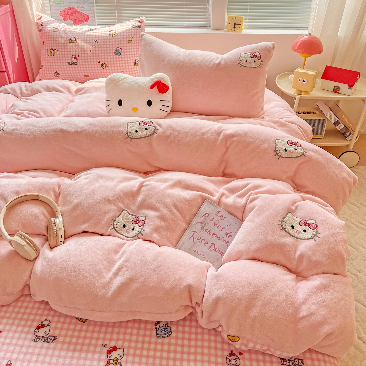 91家纺网 家纺一手货源 找家纺 奈颜 2025新款甜小猫系列高克重牛奶绒毛巾绣四件套-提供买家秀 甜小猫-浅粉