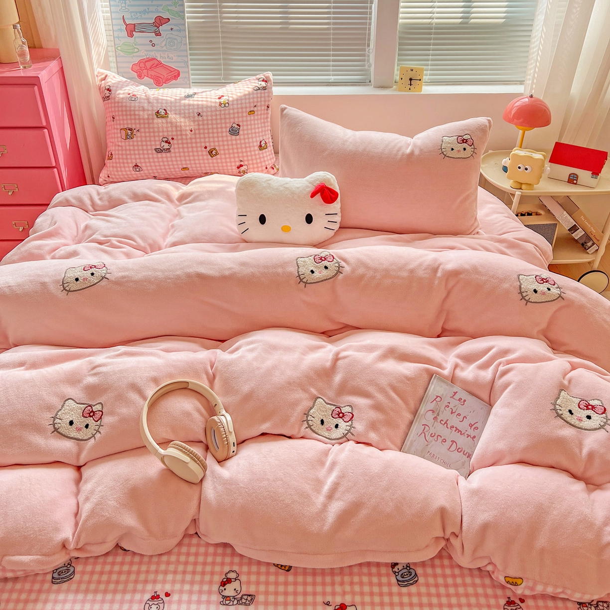 91家纺网 家纺一手货源 找家纺 奈颜 2025新款甜小猫系列高克重牛奶绒毛巾绣四件套-提供买家秀 甜小猫-浅粉