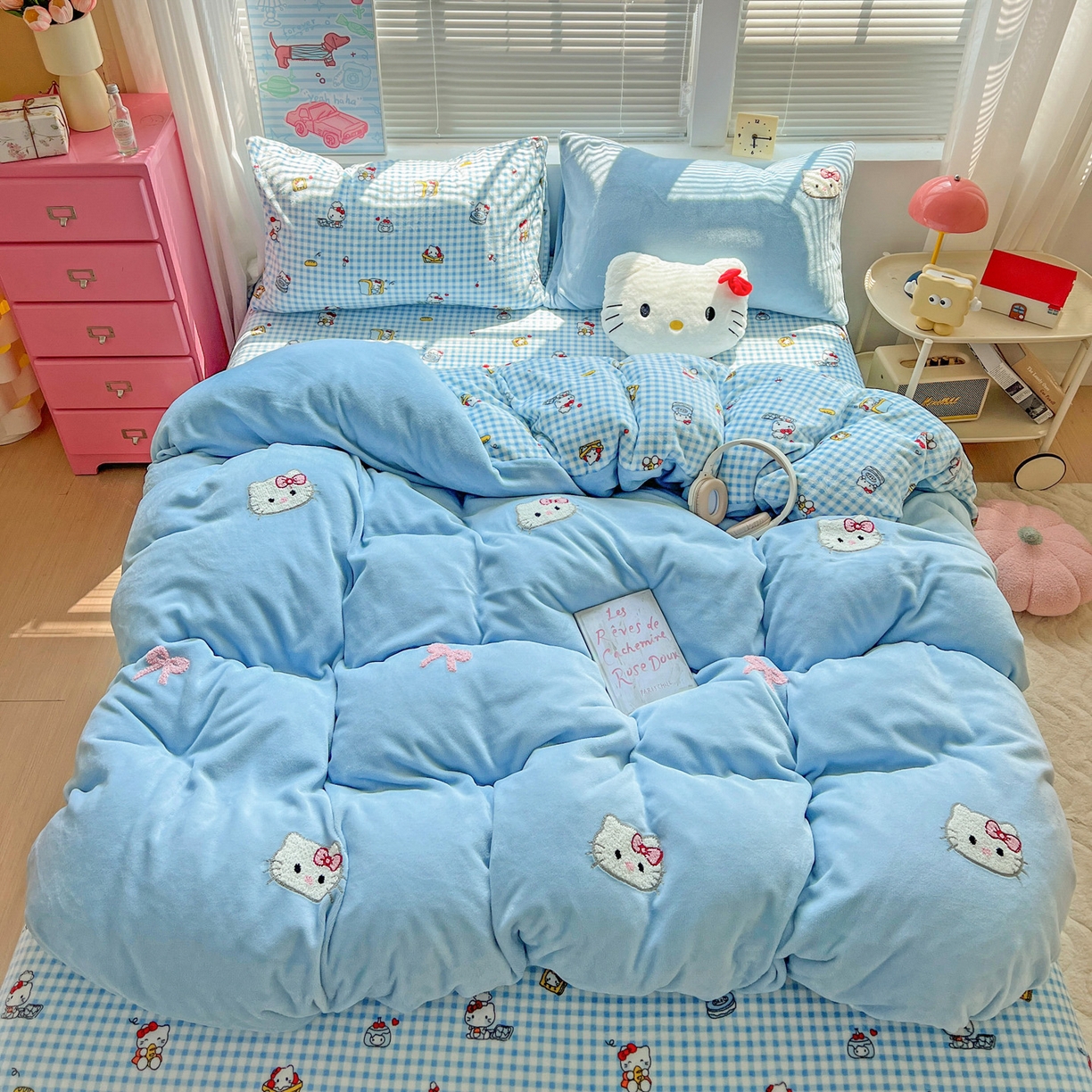 91家纺网 家纺一手货源 找家纺 奈颜 2025新款甜小猫系列高克重牛奶绒毛巾绣四件套-提供买家秀 甜小猫-浅蓝