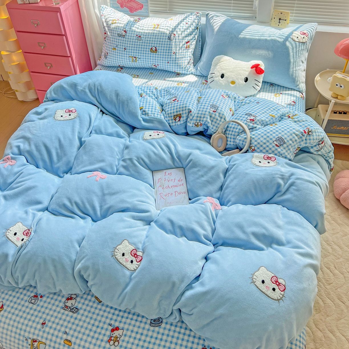 91家纺网 家纺一手货源 找家纺 奈颜 2025新款甜小猫系列高克重牛奶绒毛巾绣四件套-提供买家秀 甜小猫-浅蓝