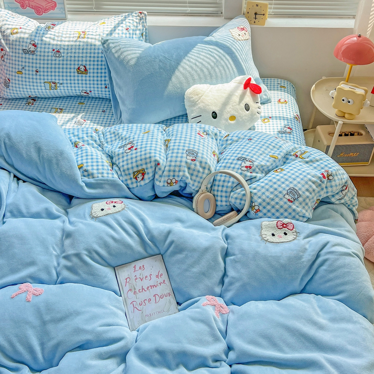 91家纺网 家纺一手货源 找家纺 奈颜 2025新款甜小猫系列高克重牛奶绒毛巾绣四件套-提供买家秀 甜小猫-浅蓝