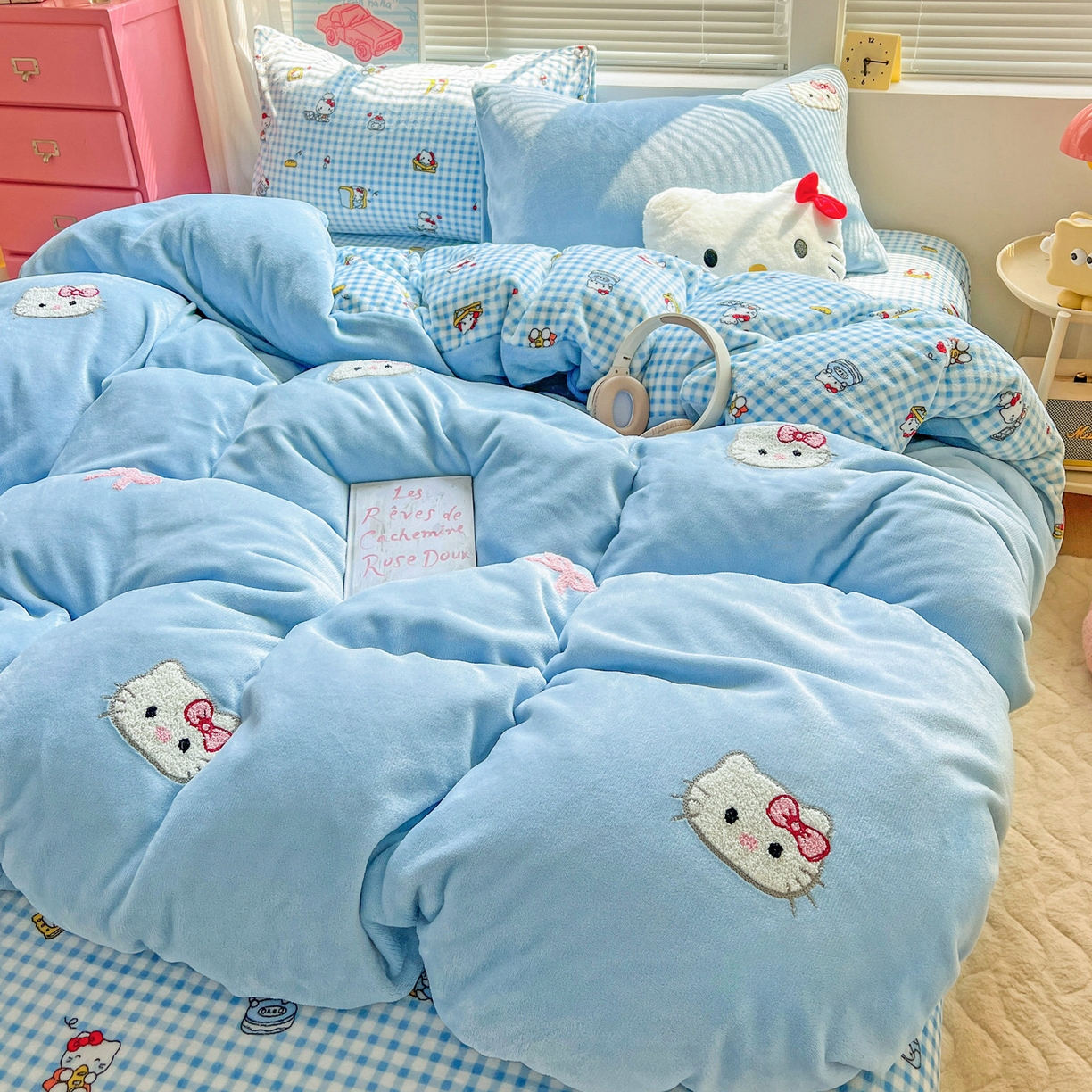 91家纺网 家纺一手货源 找家纺 奈颜 2025新款甜小猫系列高克重牛奶绒毛巾绣四件套-提供买家秀 甜小猫-浅蓝