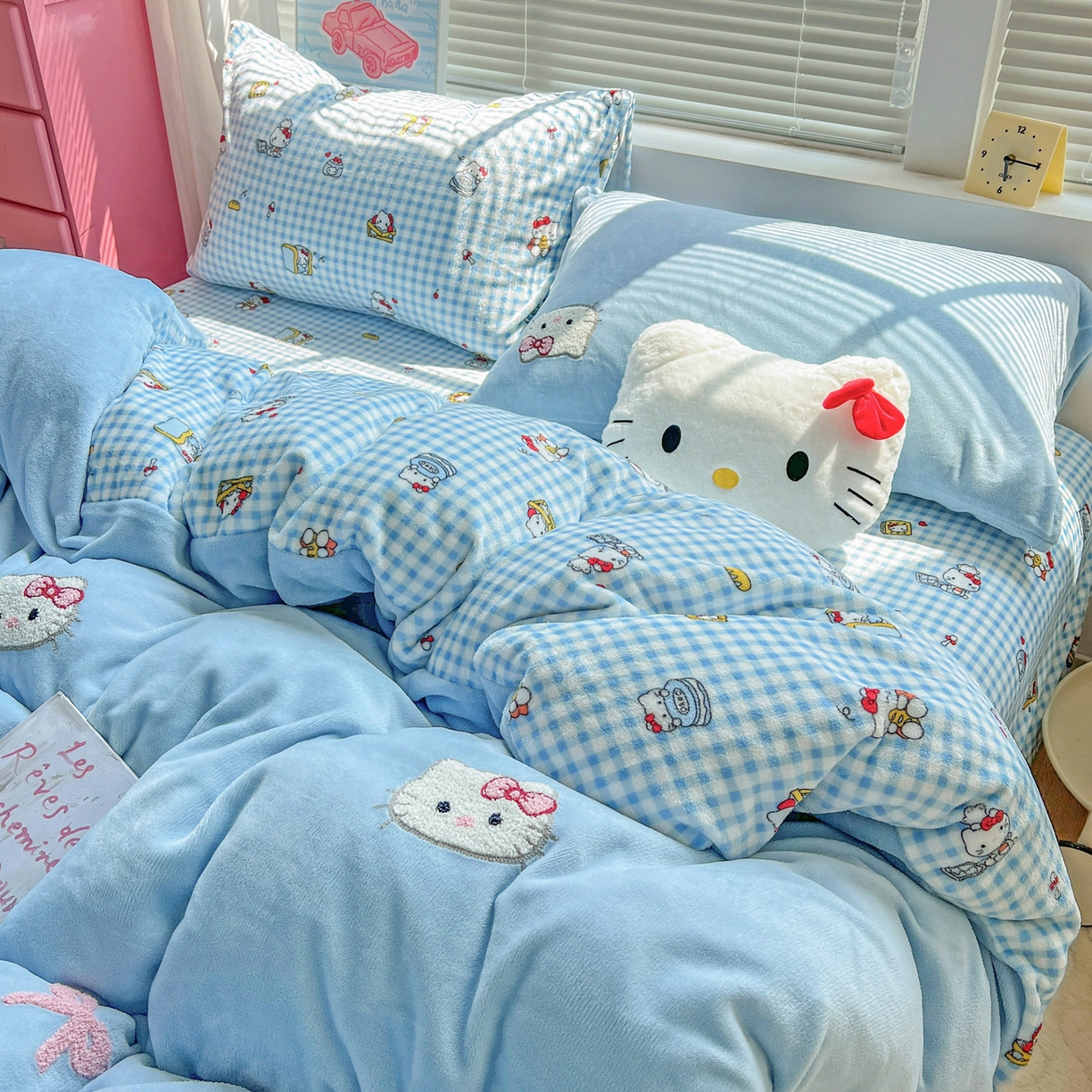 91家纺网 家纺一手货源 找家纺 奈颜 2025新款甜小猫系列高克重牛奶绒毛巾绣四件套-提供买家秀 甜小猫-浅蓝