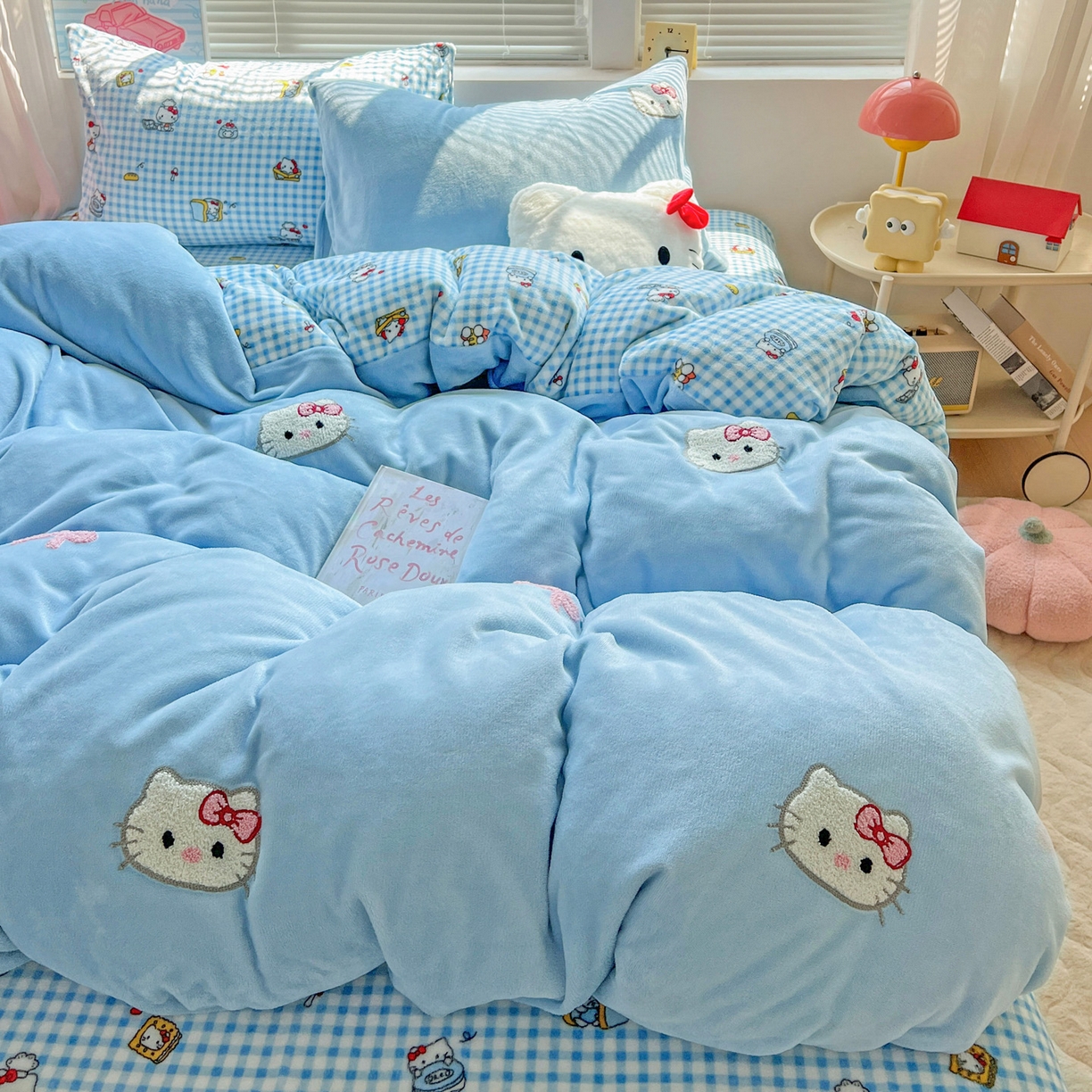 91家纺网 家纺一手货源 找家纺 奈颜 2025新款甜小猫系列高克重牛奶绒毛巾绣四件套-提供买家秀 甜小猫-浅蓝