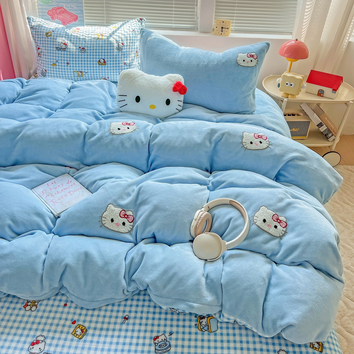 91家纺网 家纺一手货源 找家纺 奈颜 2025新款甜小猫系列高克重牛奶绒毛巾绣四件套-提供买家秀 甜小猫-浅蓝