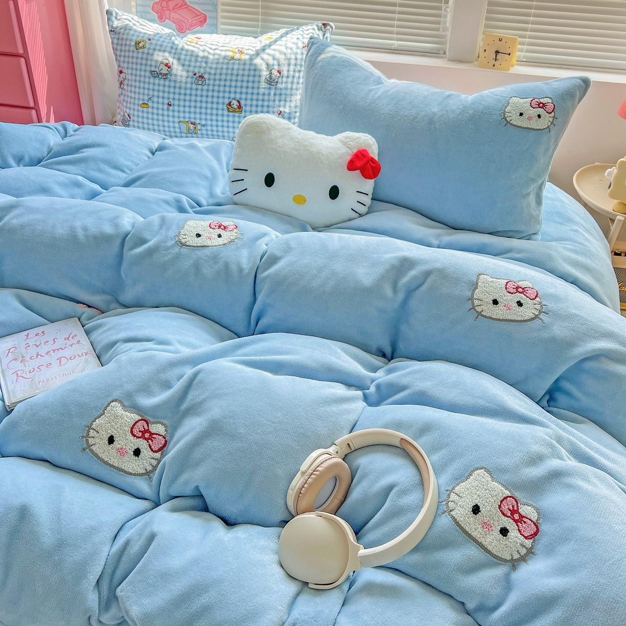 91家纺网 家纺一手货源 找家纺 奈颜 2025新款甜小猫系列高克重牛奶绒毛巾绣四件套-提供买家秀 甜小猫-浅蓝