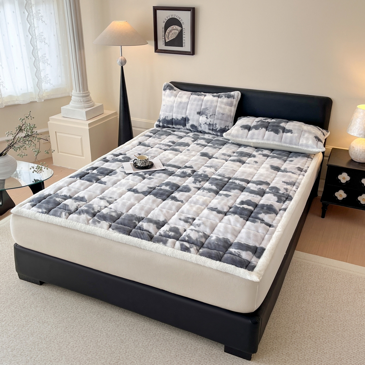 91家纺网 家纺一手货源 找家纺 卡伦家纺 2025新款兔毛绒高克重保暖床垫床褥 云端-灰白